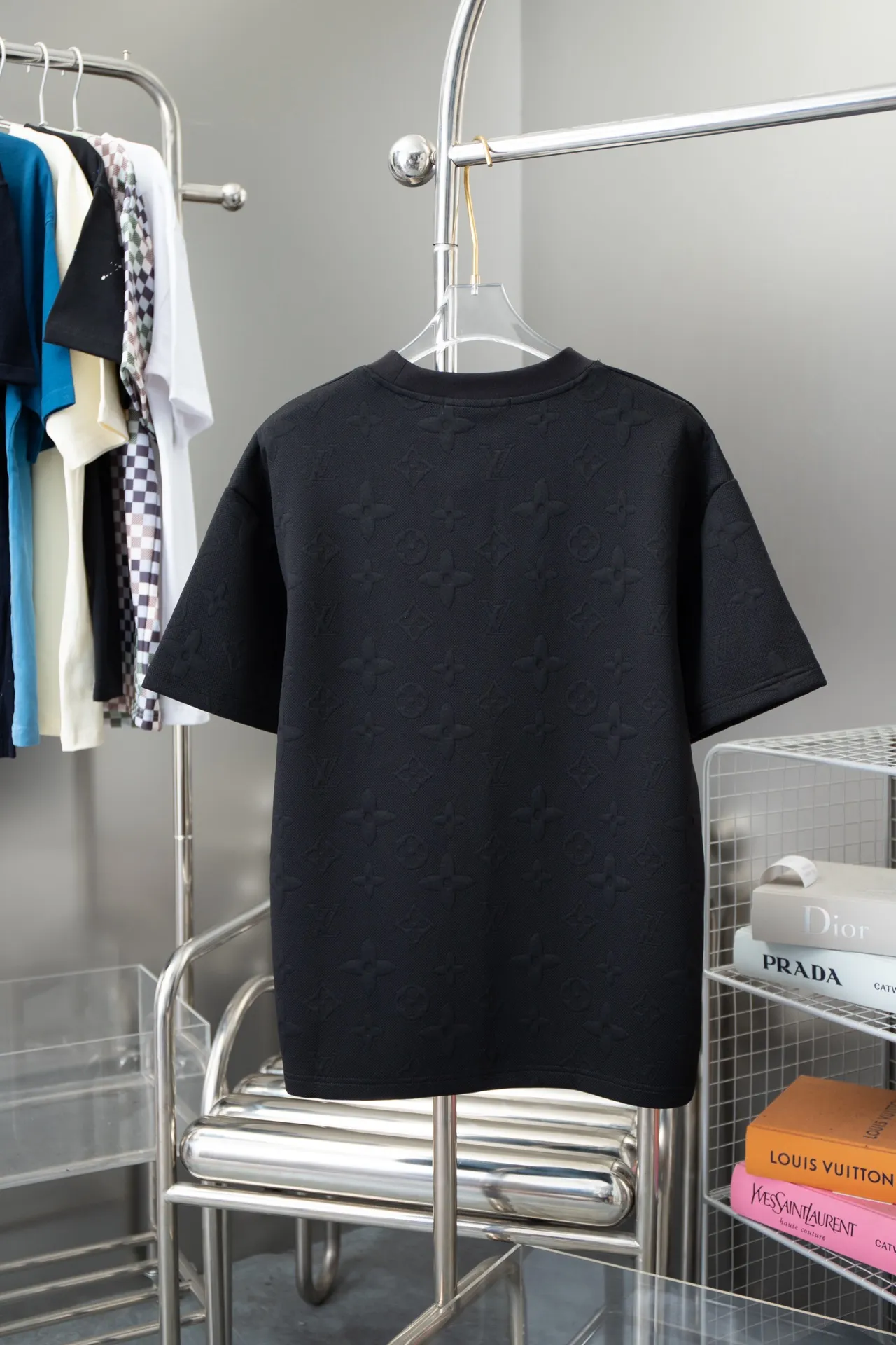 🅿️180 high quality LV 25 SS spring and summer latest round neck fashionable short-sleeved T-shirt, official website synchronization, pure cotton fabric at the counter! Comfortable against the skin, durable and easy to wear, classic and simple logo design, meticulous original craftsmanship, customized 260g vat-dyed fabric, very comfortable to the touch, latest brick cabinet synchronization, OS off-shoulder version, fashionable and personalized, super versatile and good-looking, very suitable for both men and women, must-have style, hang tag, collar label, washed wheat, complete with three labels S M L XL